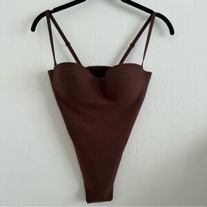 Skims Body Molded Underwire Thong Bodysuit in Cocoa size Small